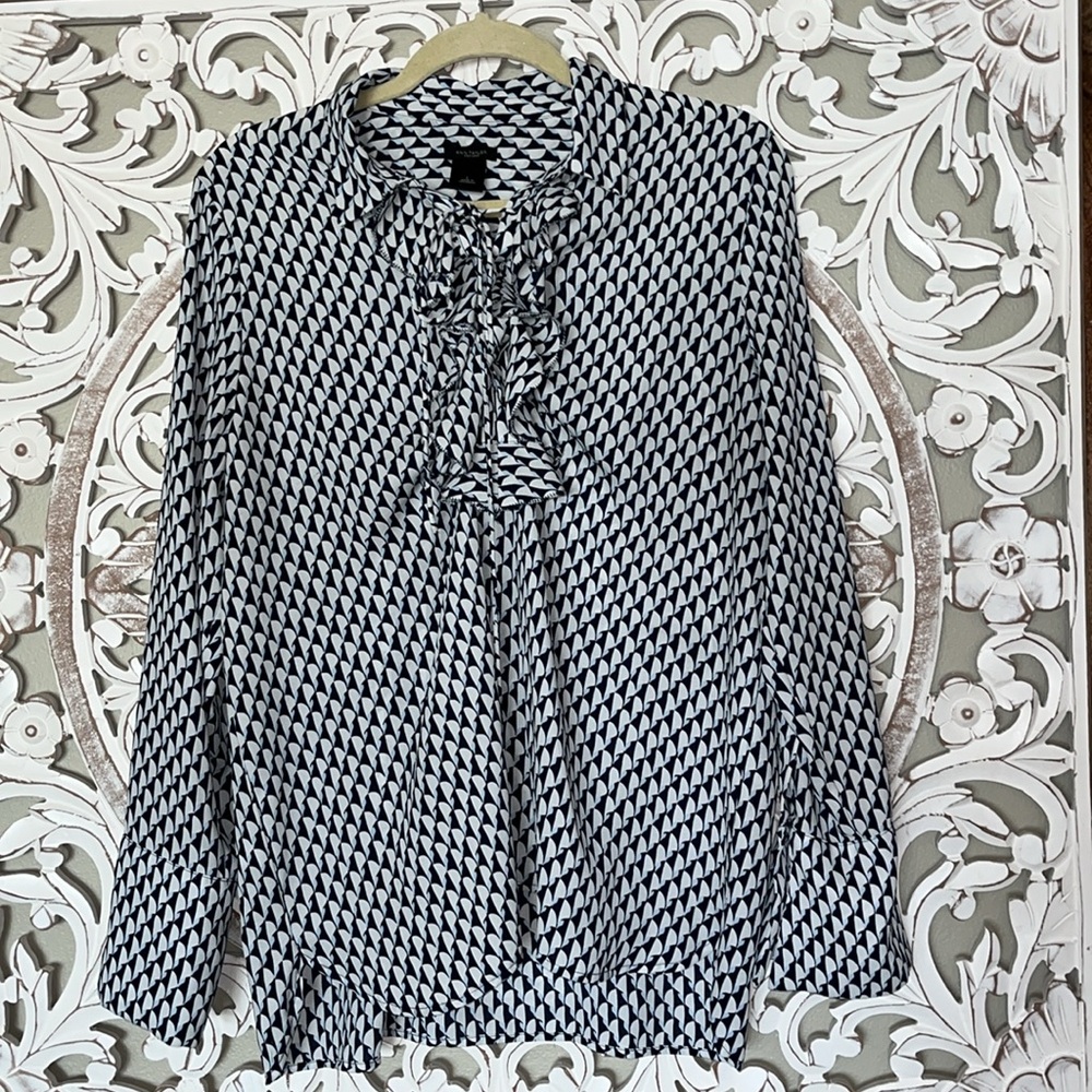 Ann Taylor Factory Geometric Pattern Blouse w/Ruffle Tie Front Blue White Aqua L